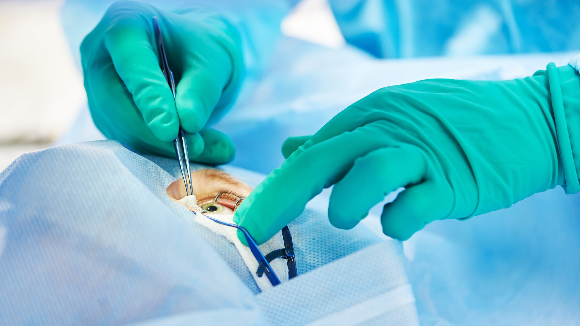 1-13-NT-Surgeon-operating-on-eye